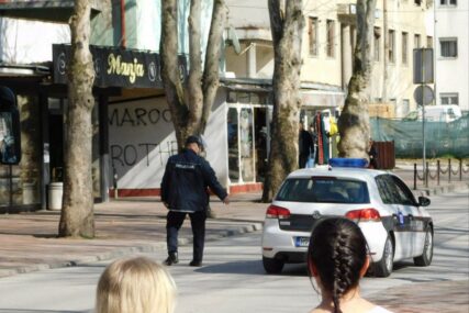 NE JENJAVA GOVOR MRŽNJE Policijske patrole ispred pekara “Manja” u Sarajevu, a HAJKA na društvenim mrežama ne prestaje (FOTO, VIDEO)