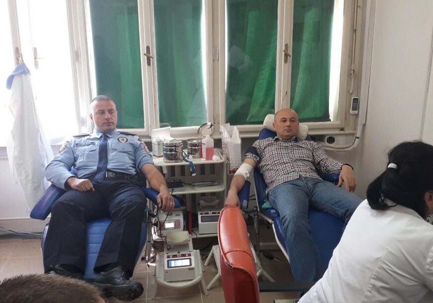 POKAZALI HUMANOST Pripadnici Policijske uprave Istočno Sarajevo u akciji darivanja krvi