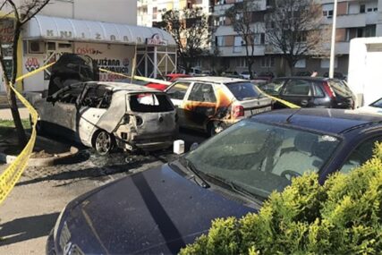 BURNA NOĆ "Golf 5" potpuno izgorio, oštećena još tri automobila