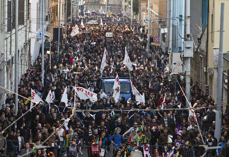 MARŠ PROTIV RASIZMA Više desetina hiljada demonstranata u Milanu