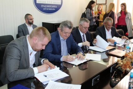 VELIKA STVAR ZA POLJOPRIVREDNIKE Potpisan ugovor o izgradnji sistema za navodnjavanje u Semberiji