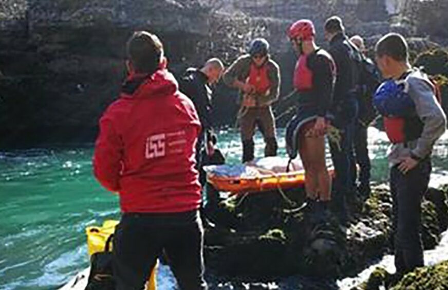 LEŠ U NERETVI Policija i vatrogasci u Mostaru tragaju za tijelom koje je primijećeno u rijeci