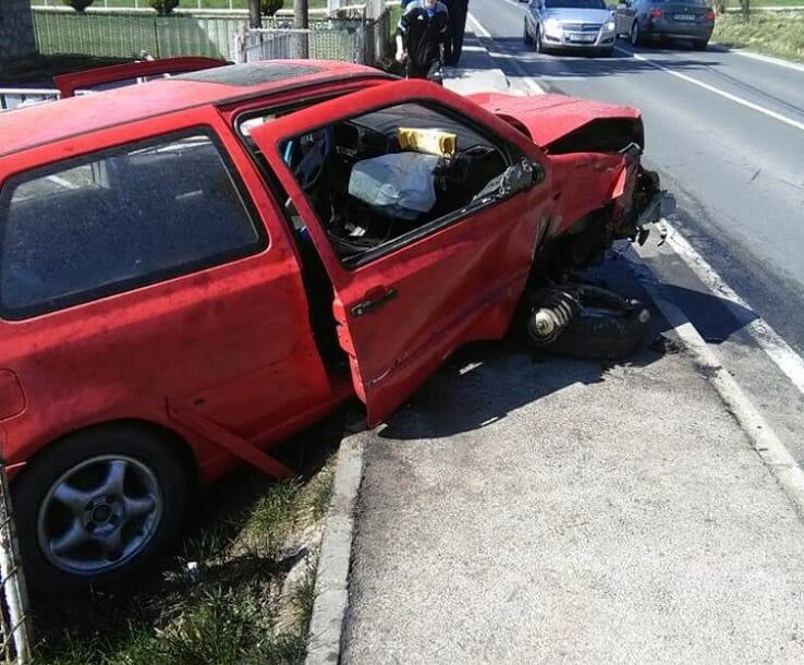 DVIJE DJEVOJKE POVRIJEĐENE Saobraćajna nesreća kod Travnika, "golfom" udarile u ogradu