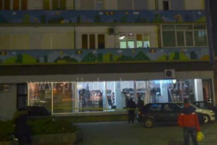 HITNO PREVEZENA U BOLNICU Djevojka pala sa balkona zgrade u centru Prijedora