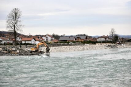 Uređenje korita rijeke Vrbas: Pri kraju izgradnja obaloutvrde u Priječanima