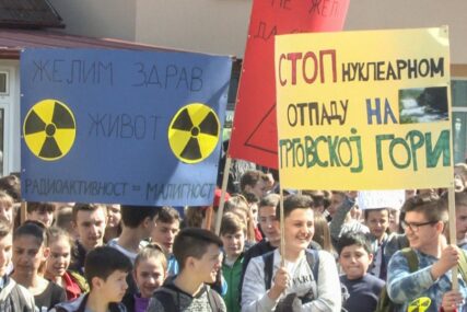 "NE RADIOAKTIVNOM OTPADU“ Protest srednjoškolaca u Novom Gradu zbog odlagališta na Trgovskoj gori