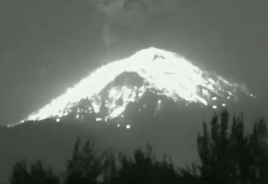 PONOVO PRORADIO POPOKATEPETL Vulkan izbacuje pepeo i VATRENE LOPTE (VIDEO)