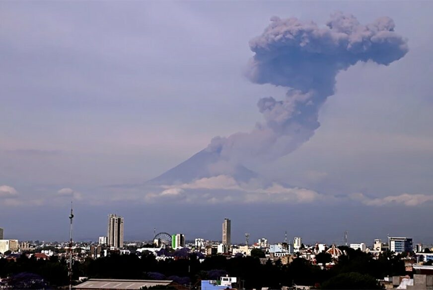 PRORADIO POPOKATEPETL Vlati Meksika izdale hitno upozorenje da se NE PRILAZI KRATERU na kilometre (FOTO, VIDEO)