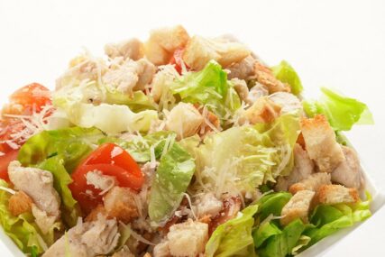 POPULARAN OBROK Kako da napravite originalnu Cezar salatu