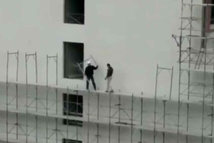 “KOLIKO VRIJEDI ŽIVOT U SRBIJI” Šokantan snimak radnika na 10. spratu BEZ ZAŠTITNE OPREME