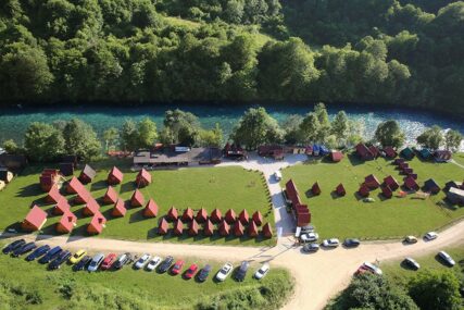 OBIJENI BUNGALOVI KOD FOČE Opljačkano više turista u dva rafting kampa na Drini