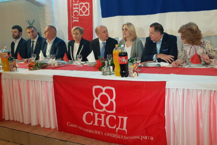 VRH SNSD U OMARSKOJ Dodik: Žene su odane i posvećene partiji