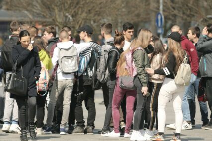 Poziv za upis u srednje škole u Srbiji važi i za učenike devetog razreda iz Srpske