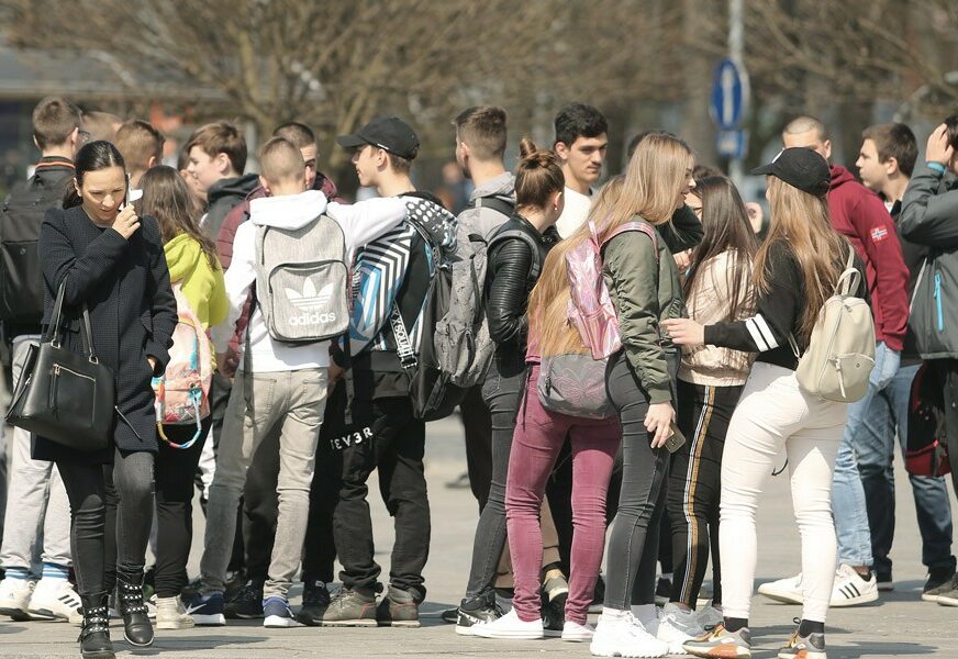 Poziv za upis u srednje škole u Srbiji važi i za učenike devetog razreda iz Srpske
