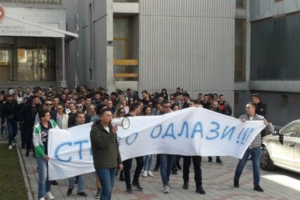 STUDENTI PROTIV REKTORA U Istočnom Sarajevu protest zbog malverzacija u Rektoratu