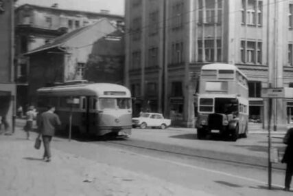 VAŠINGTONCI I LONDONCI BILI ATRAKCIJA Posljednji stari tramvaj ispratilo oko 50.000 Sarajlija