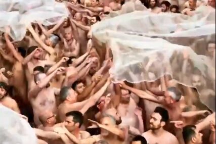 NEOBIČAN PERFORMANS Više od 1.300 nagih volontera šetalo u ime umjetnosti u centru Valensije (VIDEO)