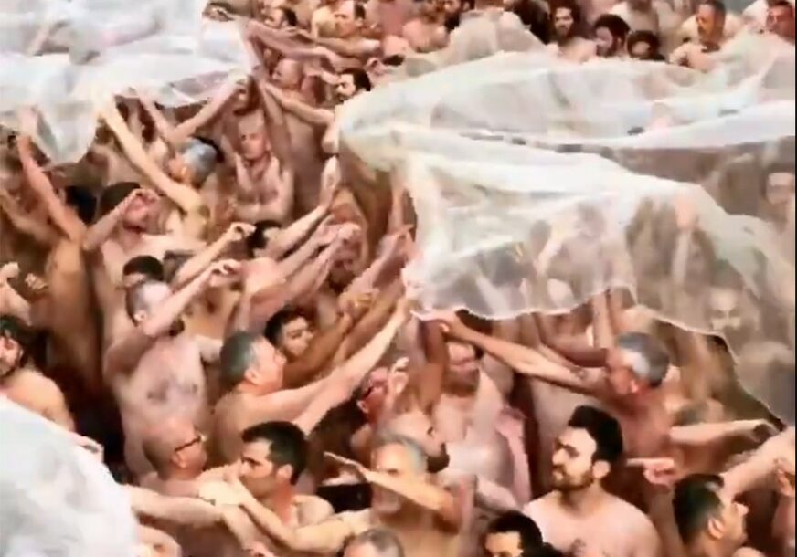 NEOBIČAN PERFORMANS Više od 1.300 nagih volontera šetalo u ime umjetnosti u centru Valensije (VIDEO)