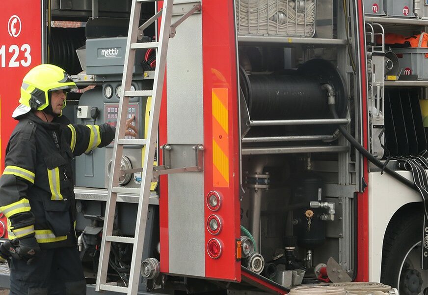 NESREĆA NA AUTOPUTU PREMA ZAGREBU Zapalio se autobus pun putnika, nema povrijeđenih