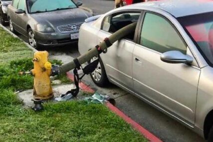 OBRATITE PAŽNJU Vatrogasci praktičnom lekcijom pokazali zašto NE TREBA PARKIRATI pored hidranta