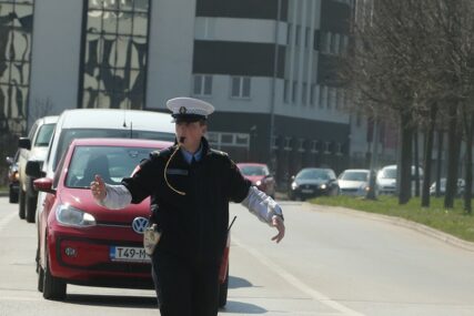 IZAZVAO HAOS Vrijeđao vozače, pa slagao da vozi ministra Dragana Lukača