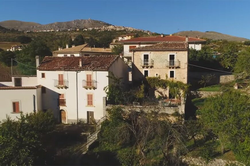 ODLIČNA PRILIKA ZA KUPOVINU Britanac za 66 dolara prodaje vilu u Italiji vrijednu skoro 300.000 (VIDEO)