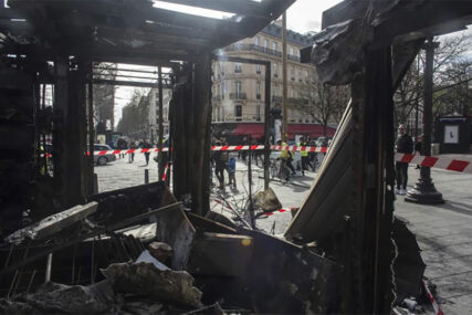 “NEKADA SAM IH PODRŽAVALA, ALI OTIŠLI SU PREDALEKO” Dan nakon protesta “žutih prsluka” jeziva tišina u Parizu