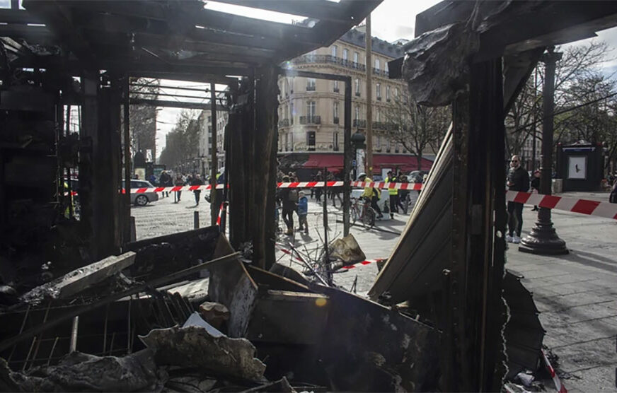 “NEKADA SAM IH PODRŽAVALA, ALI OTIŠLI SU PREDALEKO” Dan nakon protesta “žutih prsluka” jeziva tišina u Parizu