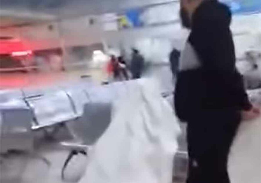 JEZIVA SCENA Više od pola sata MRTAV sjedio na autobuskoj stanici (VIDEO)