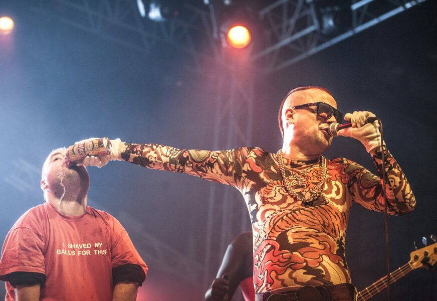 Prvi virtuelni koncert popularne grupe: Bend "Brkovi" priprema onlajn nastup