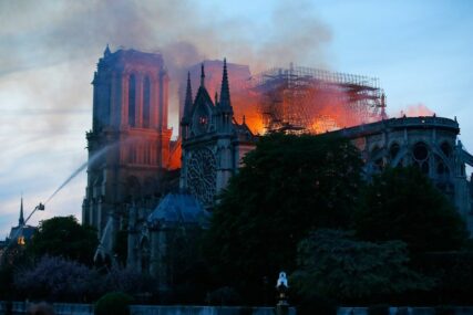 ISTRAGA U NOTR DAMU Kratak spoj mogući uzrok požara u pariskoj katedrali  