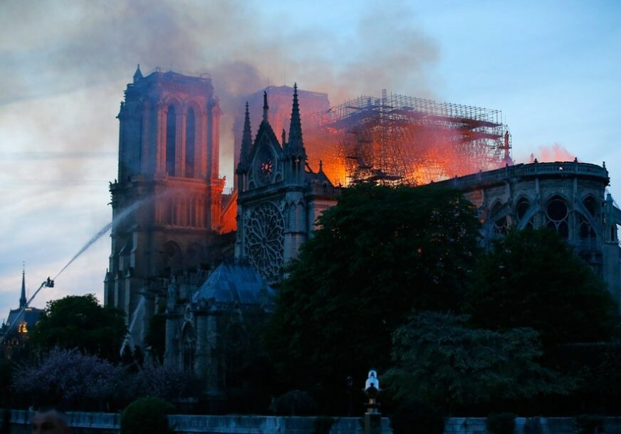 ISTRAGA U NOTR DAMU Kratak spoj mogući uzrok požara u pariskoj katedrali  