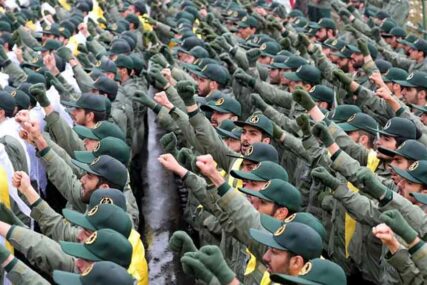 BURA U PARLAMENTU Poslanici Irana u uniformama garde započeli sjednicu vičući “SMRT AMERICI”