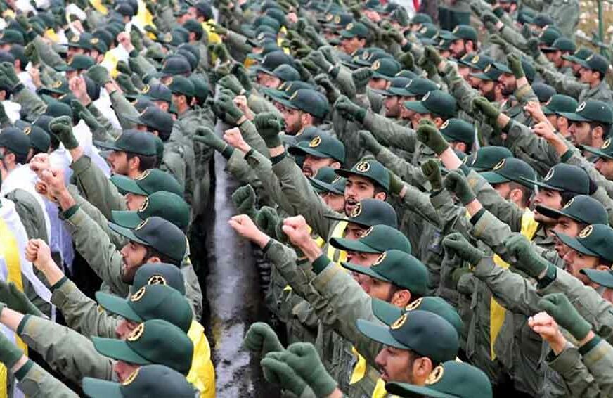 BURA U PARLAMENTU Poslanici Irana u uniformama garde započeli sjednicu vičući “SMRT AMERICI”