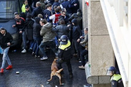 HAOS U AMSTERDAMU Uhapšeno 120 navijača Juventusa pred utakmicu protiv Ajaksa
