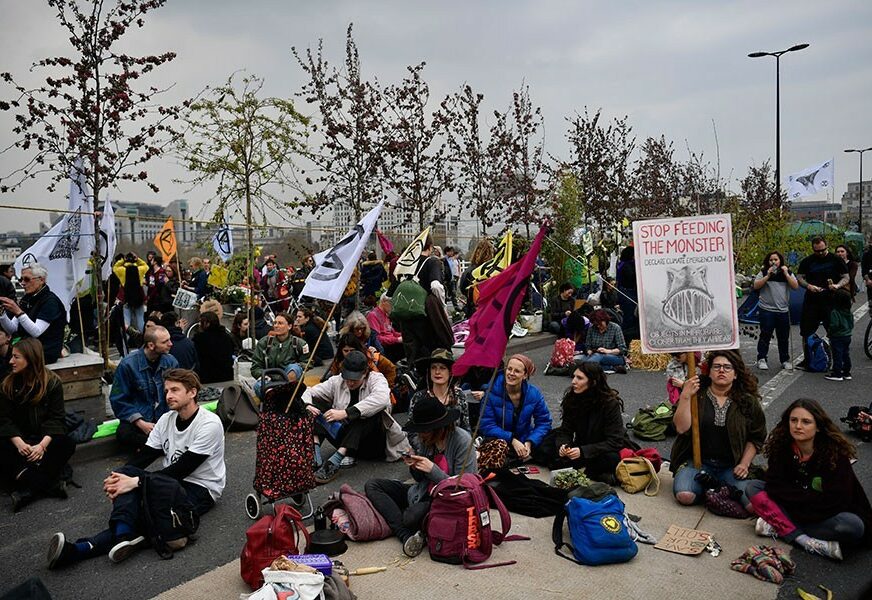 BORCI PROTIV KLIMATSKIH PROMJENA U Londonu uhapšeno 209 osoba zbog kršenja javnog reda