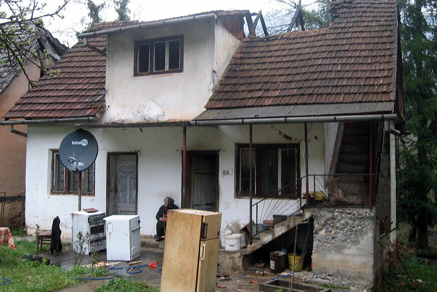POŽAR U MILIĆIMA Gorjela porodična kuća, starica spasena u ZADNJI ČAS