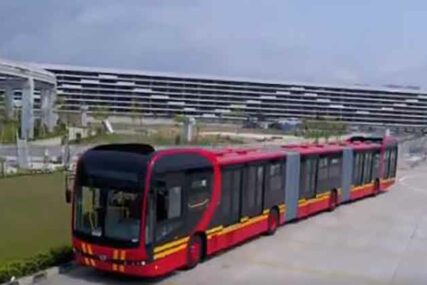 GIGANTSKA GUSJENICA Najveći električni autobus na svijetu dug je čak 27 metara (VIDEO)