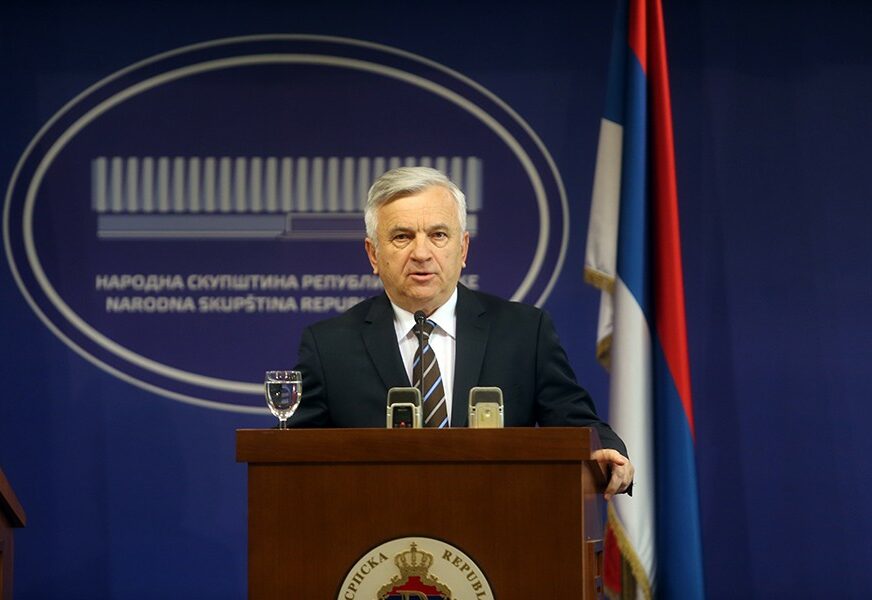 "NEDEMOKRATSKI" Čubrilović smatra da je nedopustivo dalje odgađanje izbora