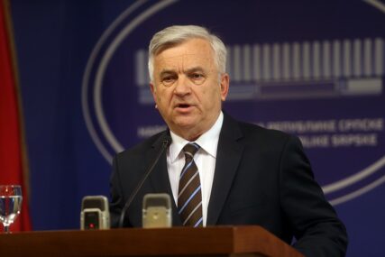 “NEPRIHVATLJIVO” Čubrilović poručio da stranci ne mogu odlučivati umjesto institucija u BiH