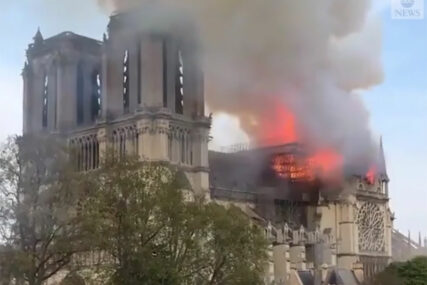 “SVE GORI, NIŠTA NEĆE OSTATI” Pokrenuta istraga o uzroku požara u crkvi Notr Dam
