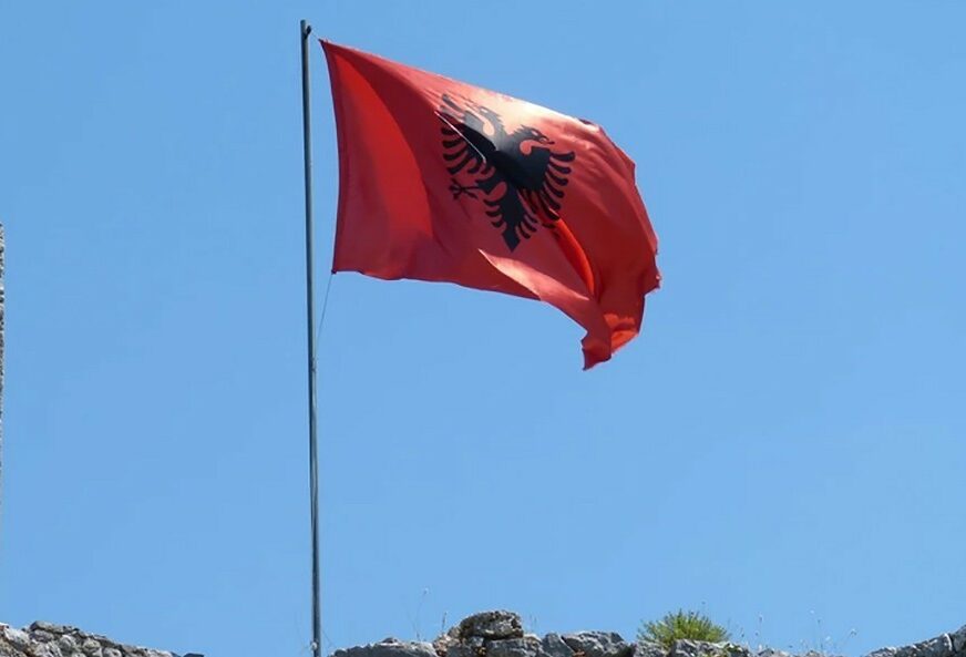 Crnogorci podnose prijavu zbog isticanja ALBANSKE ZASTAVE