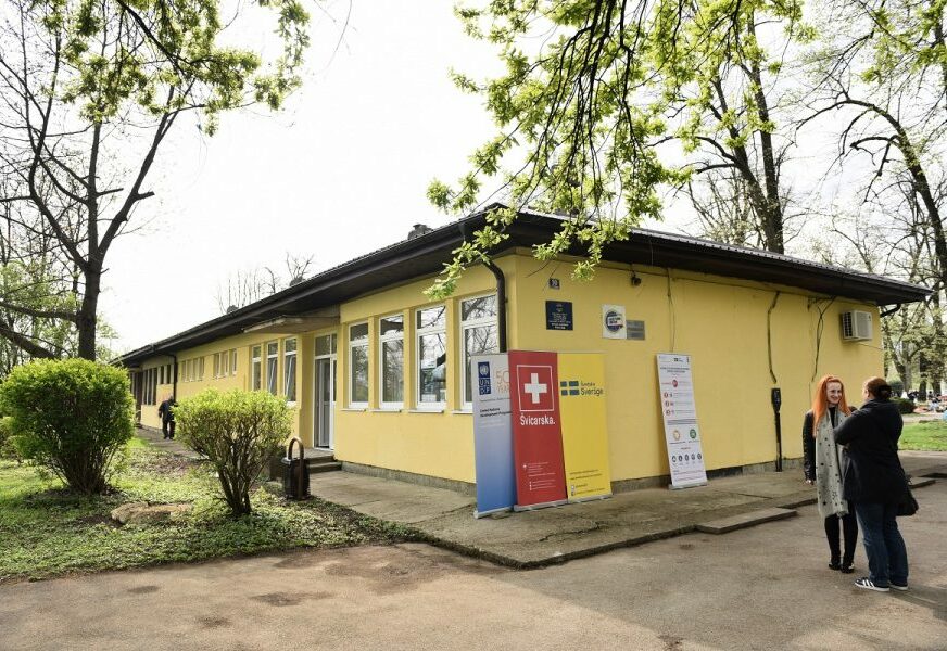 NOVO MJESTO ZA DJECU I STARE Renovirana baraka u parku Mladen Stojanović