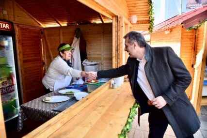 "Bašta sljezove boje" otvorila vrata za posjetioce: Radojičić uživao u gastronomskoj ponudi