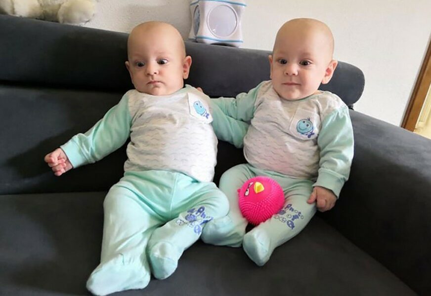 NAKLON DO PODA Ono što je klinika iz Njemačke uradila za bebe blizance iz BiH VRAĆA VJERU U LJUDE