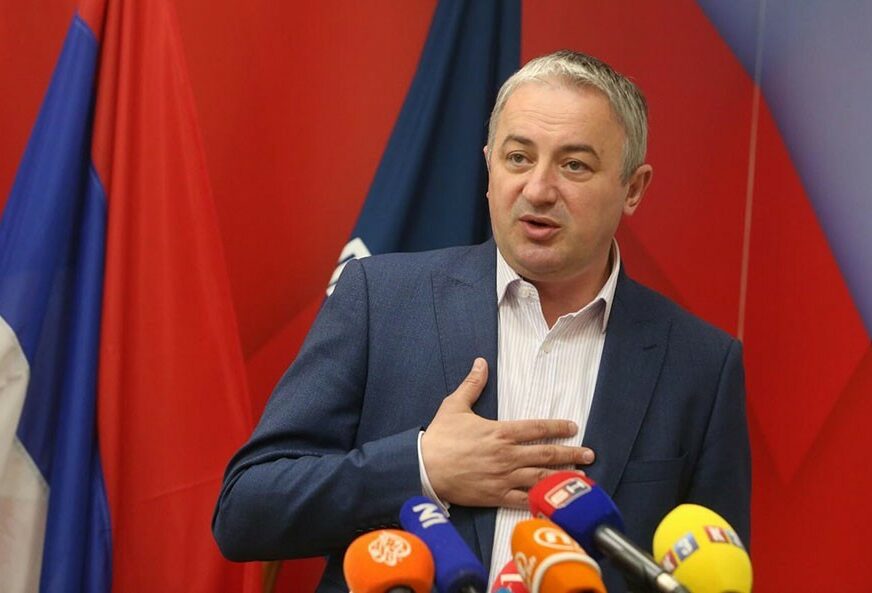 “KOJA JE CIJENA NJIHOVE PONIZNOSTI” Borenović osudio ćutanje predstavnika Srpske u zajedničkim institucijama