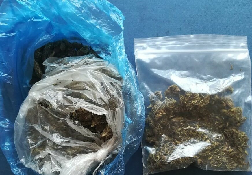 Pretresi u Bratuncu: Policija oduzela vrećicu marihuane i džoint