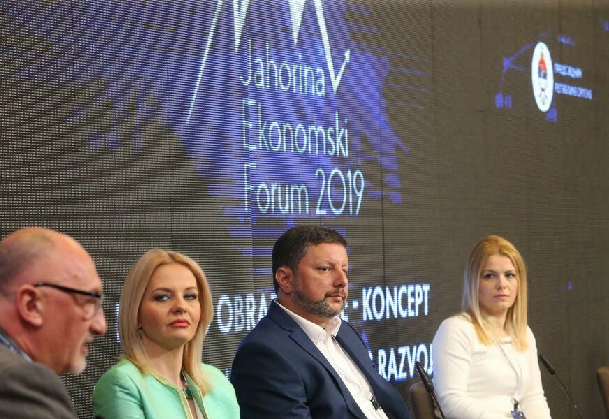PROMJENE U OBRAZOVANJU Praksa za učenike kod poslodavaca, u toku revizija zanimanja