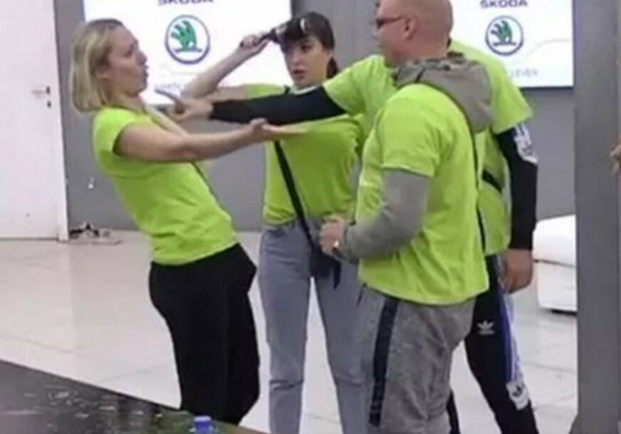 HISTERIJA U ZADRUZI Luna izgubila kontrolu, URLALA IZ PETINIH ŽILA (VIDEO)