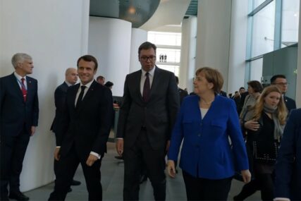 "NEMAMO NAMJERU DA PROPIŠEMO RJEŠENJE" Merkelova i Makron poručili da će biti pokrenuta diskusija, a ne donošenje odluka